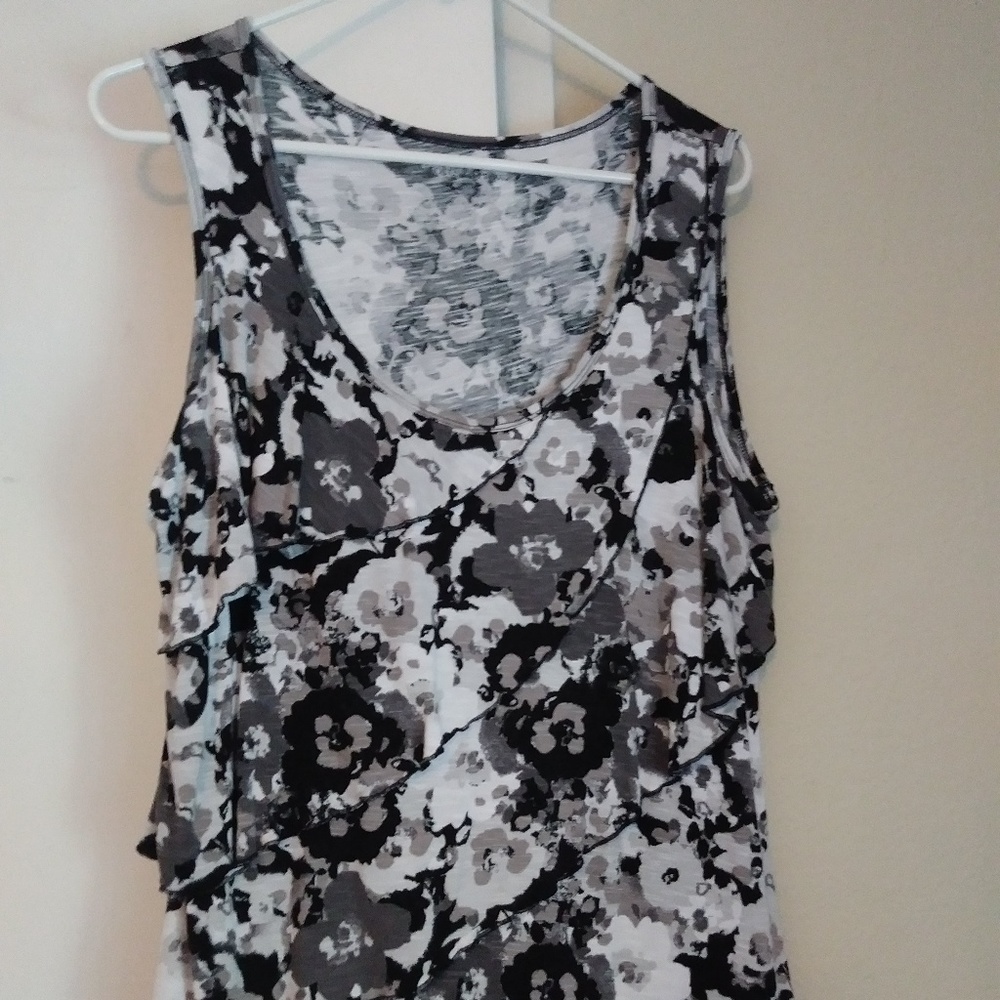 🛑LAST CHANCE🛑CROFT & BARROW Ruffled Tank - Picture 2 of 7